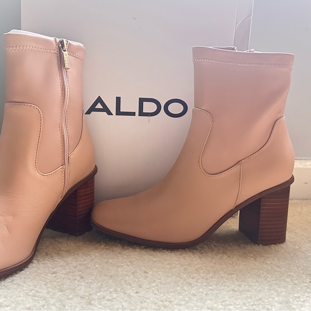✅ ALDO Cream Leather Heeled Boots with Chunky Wooden Heel